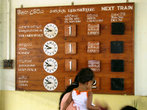 Электронно-деревянное табло на вокзале.