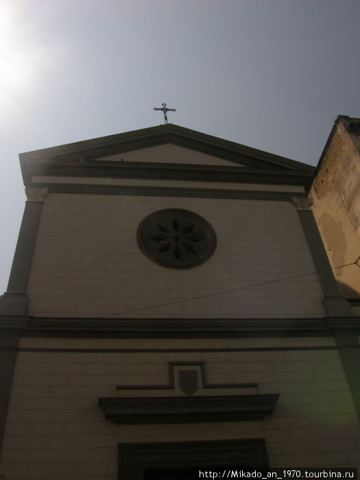 Одна из церквей в Неаполе, в тени Неаполь, Италия