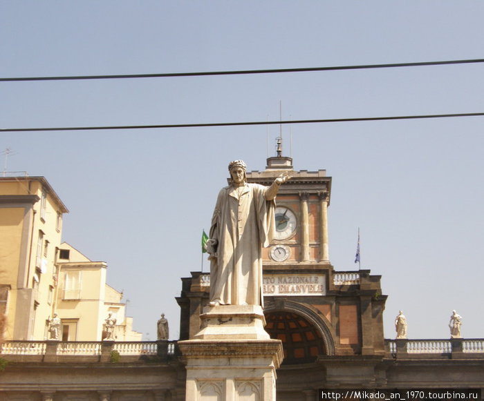 Памятник Данте Неаполь, Италия