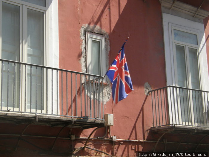 Британский флаг в Италии Неаполь, Италия