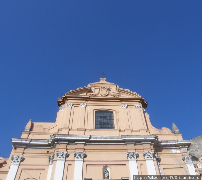Розовая церковь Неаполь, Италия