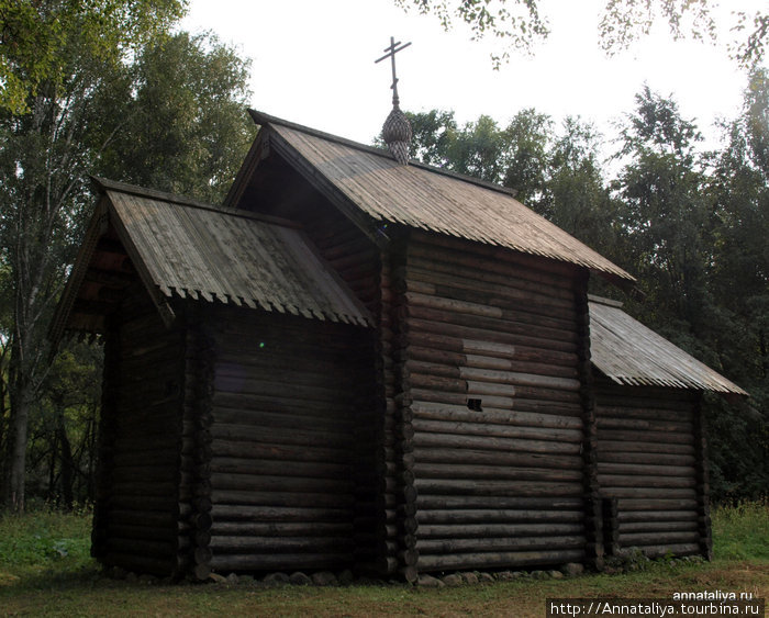 Церковь Троицы 17 века Новгородская область, Россия