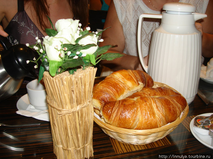 Скромный, но элегантный континентальный завтрак Ницца, Франция