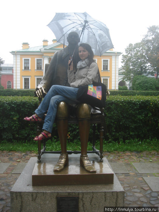 На коленях у самого батюшки-царя. Санкт-Петербург, Россия