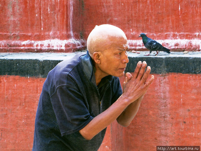 Человек и молитва. Катманду, Непал