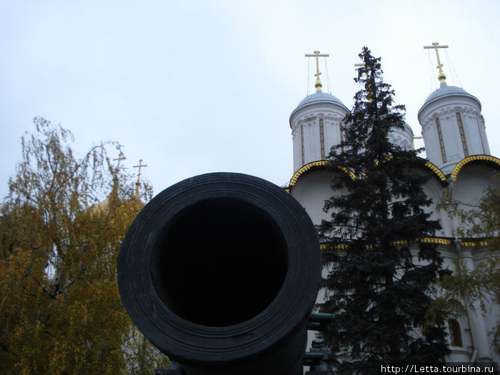 Царь-пушка и собор Двенадцати Апостолов Москва, Россия