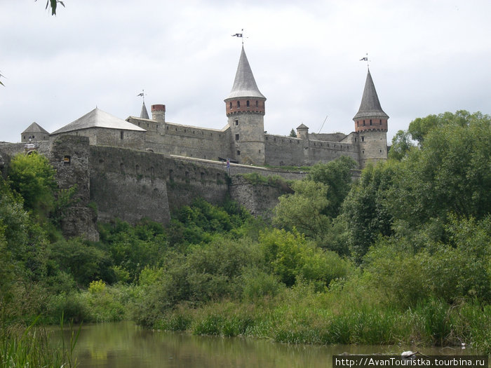 Вид на Замок с реки Каменец-Подольский, Украина