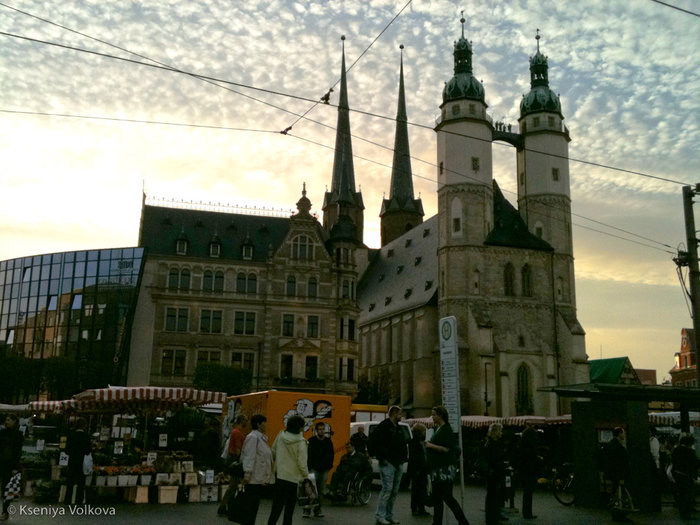 Marktkirche St. Marien на Marktplatz, построена в 1530-1554 Галле, Германия