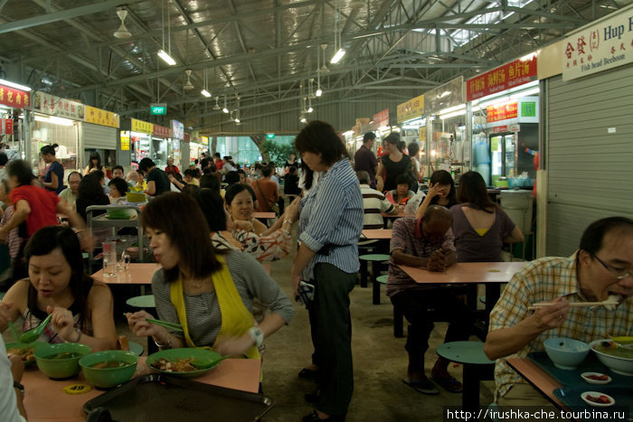 Китайский фудкорт, где можно поесть всякие вкусняшки. Сингапур (город-государство)