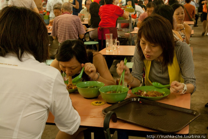 Китайский фудкорт, где можно поесть всякие вкусняшки. Сингапур (город-государство)