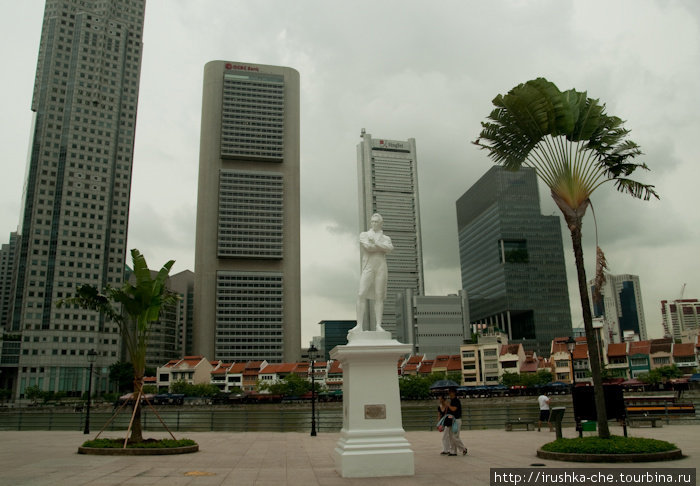 Основатель Сингапура на фоне современного города. Сингапур (город-государство)