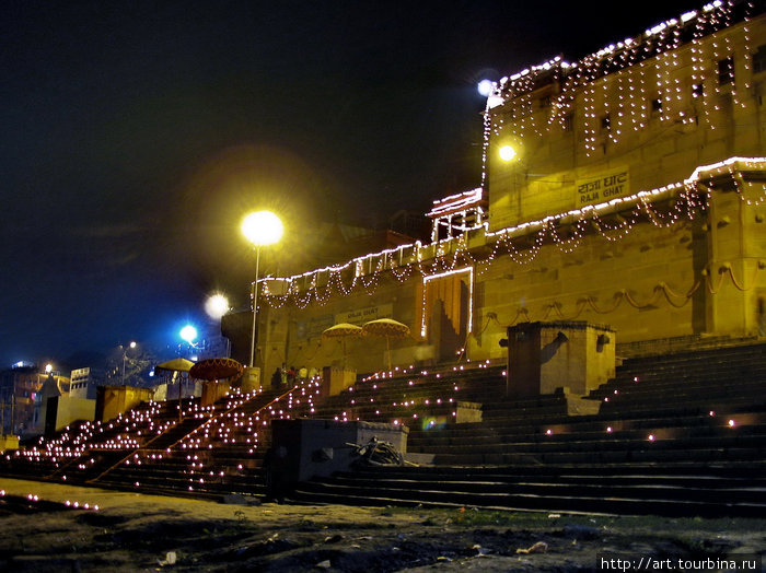 и великолепные храмы-гхаты. Варанаси, Индия