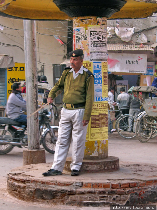 Уличный дирижёр. Варанаси, Индия