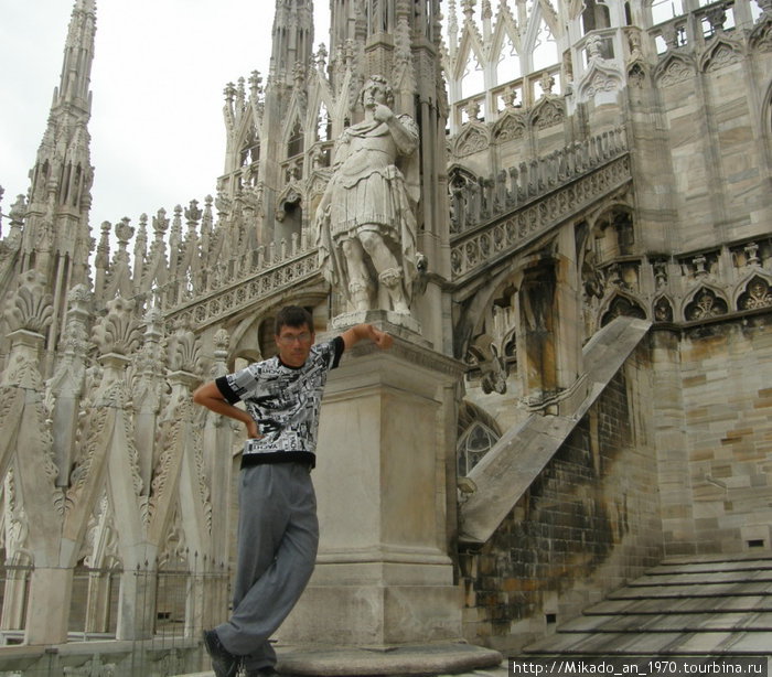Памятник и я Милан, Италия