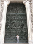 Центральная дверь в Дуомо