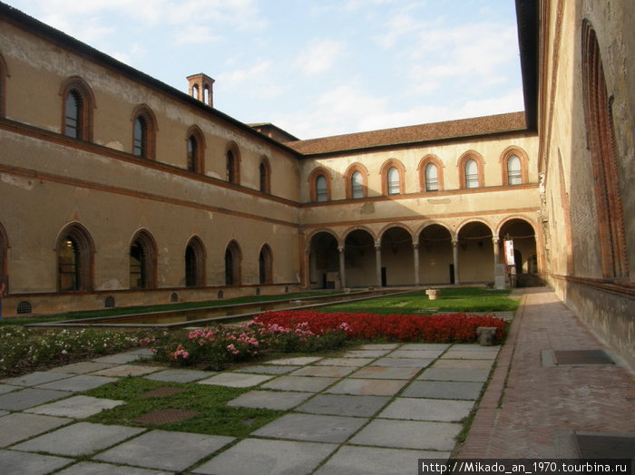 Солнечный дворик в замке Сфорца Милан, Италия