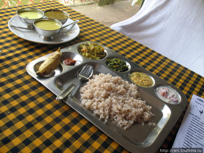 Недорогой вегетарианский обед — наедаешься от пуза. Ковалам, Индия
