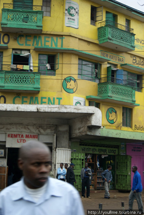 зеленое здание =) служившее нам ориентиром в прогулке по центру Найроби, Кения