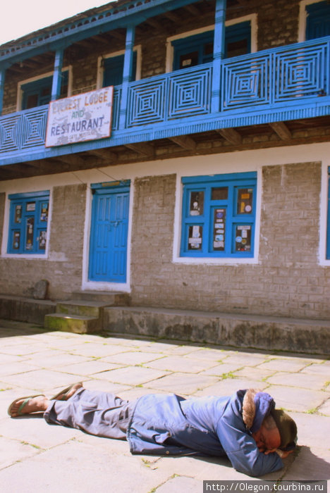 Вышел из ресторана и уснул Зона Дхавалагири, Непал