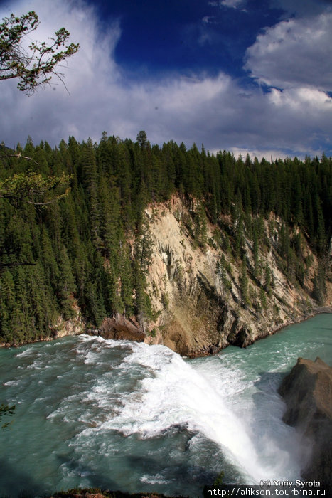 Водопад Wapta falls.