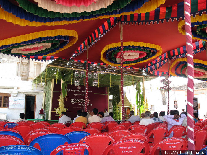 Фестиваль народной музыки в храме Вирупакши. Хампи, Индия