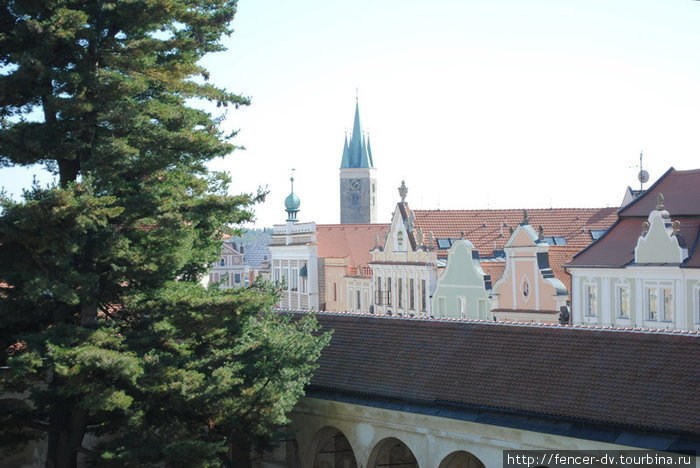 С галерей зама открывается вид на башни Телча Телч, Чехия