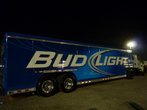 Вот сколько пива привезли! Огромный фургон!