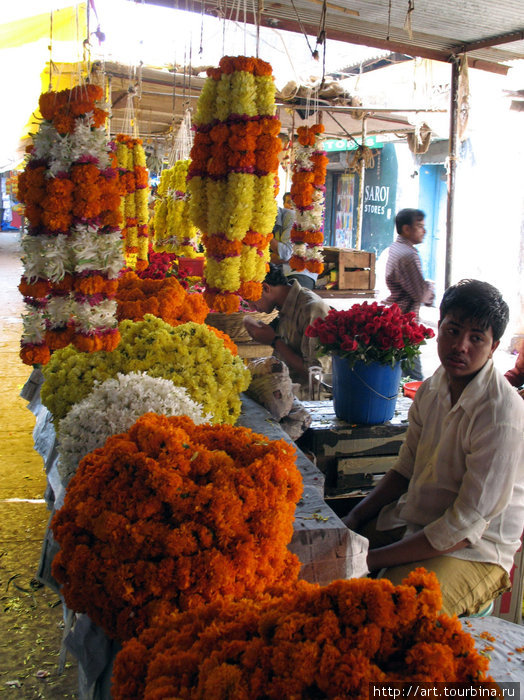 На цветочном рынке. Индия