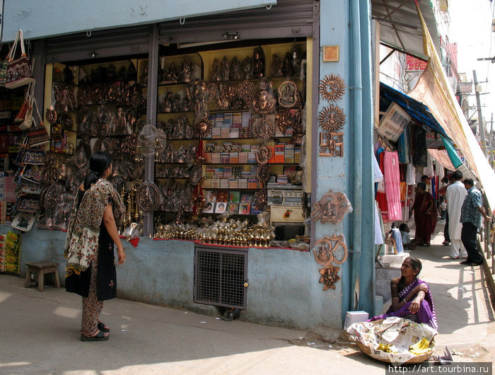 Путтапарти. Сувенирный бизнес для почитателей Саи-бабы. Индия