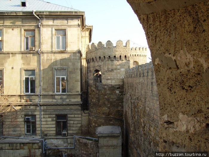 вид наружу из крепости Баку, Азербайджан