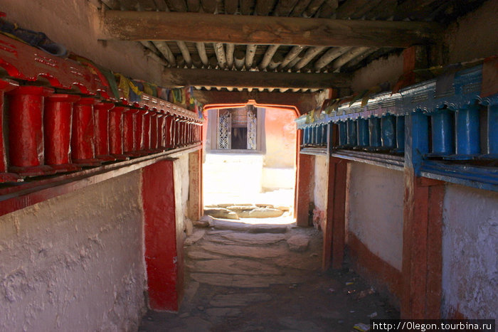Красная сторона, синяя... Красочно и ярко Зона Дхавалагири, Непал