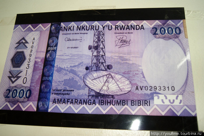 руандийские франки Frw
