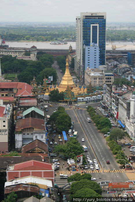 Столица Мьянмы  — город не старый. В  Янгоне, что значит «конец вражде», живут  более чем четыре миллиона человек  — бамарцы,  индийцы, китайцы и еще представители десятков самых разных народностей. Мьянма