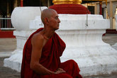 Буддистские монахи стараются решить  проблемы медитацией и молитвами, надеясь на защиту Великого Учителя.