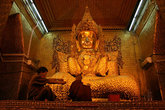 В бывшей столице Бирмы, городе  Мандалай, находится монастырь Махамуни Пайя, где хранится самый почитаемый в стране рукотворный облик Будды, полностью покрытый золотом.