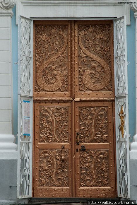 Входные двери, собор Рождества Богородицы, Глубокое, Беларусь Глубокое, Беларусь