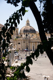 Площадь Пополо и Санта-Мария-дей-Мираколи, одна из двух церквей-близнецов