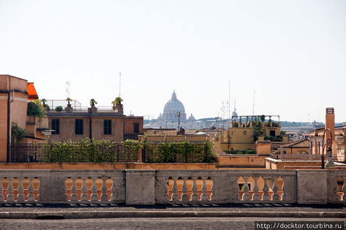 Вид с холма Квиринал. Купол собора Св. Петра Рим, Италия
