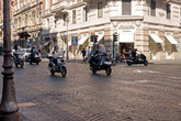 На улицах Рима — сплошные мотороллеры