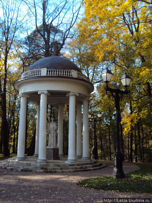 Храм Цереры (Золотой сноп) (1805 г., архитектор И.В. Еготов) Москва, Россия