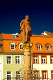 Памятник геркулесу на рыночной площади