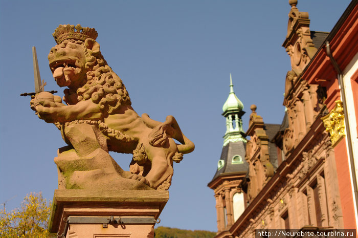 Лев на университетской площади Гейдельберг, Германия