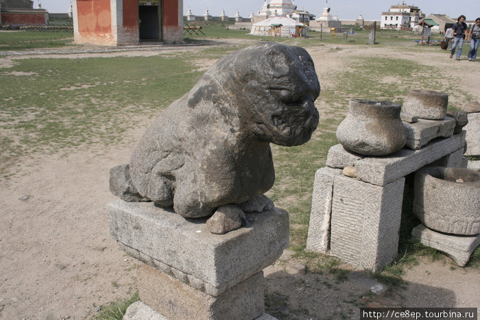 Подозрительные древние изваяния. Каракорум, Монголия