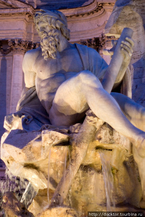 Фонтан Четырех Рек на площади Навона Рим, Италия