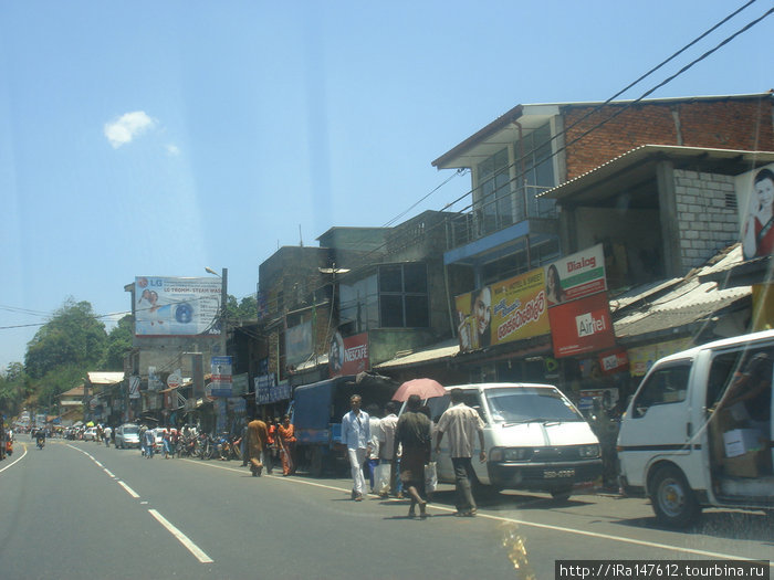Типичный ланкийский город Шри-Ланка