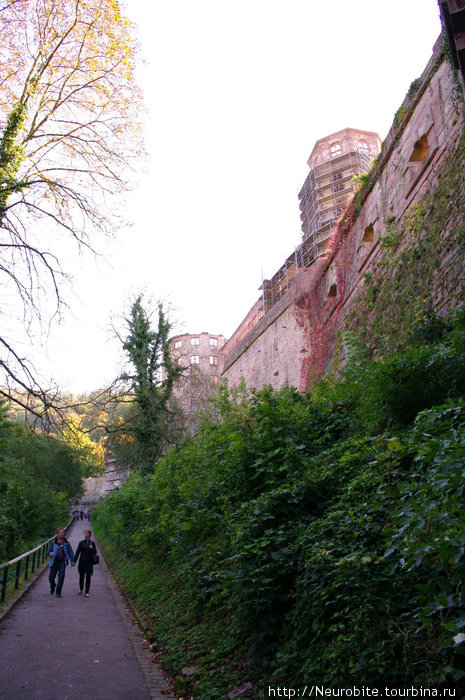 У стен замка Гейдельберг, Германия