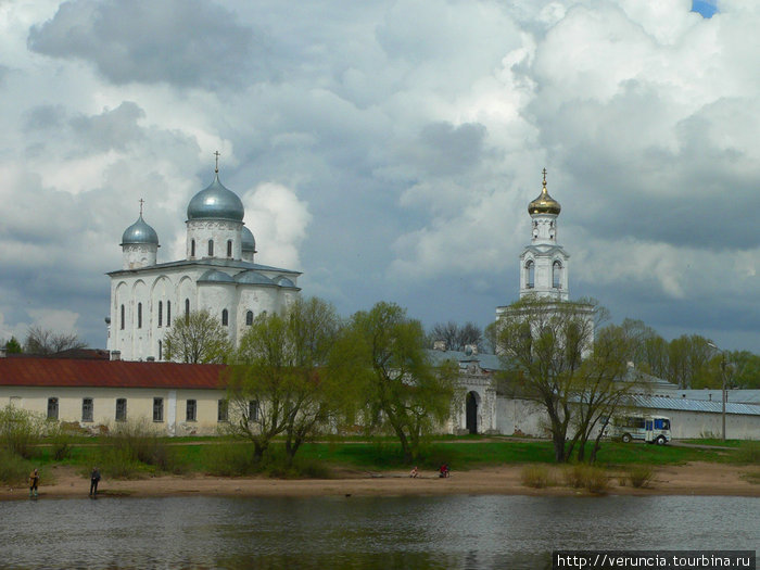 Монастырь близ Новгорода. Россия