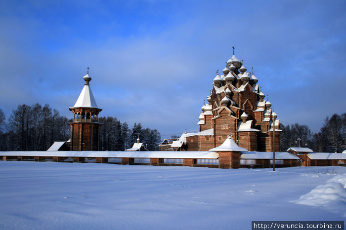 Покровский храм парка Богословка. Россия