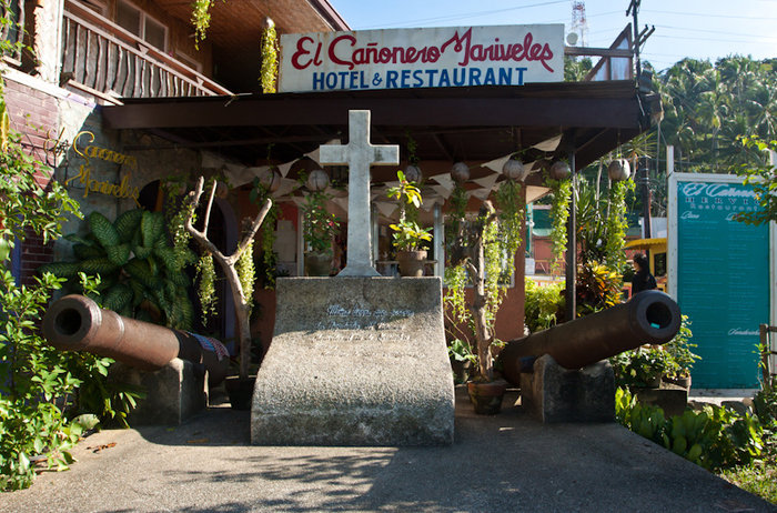 Гостиница и ресторан. Цены на все, как обычно, ниже демократичных Пуэрто-Галера, остров Миндоро, Филиппины