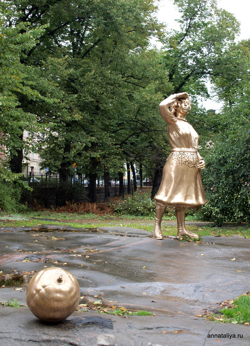 Скульптура Материнская любовь самая сильная Хельсинки, Финляндия
